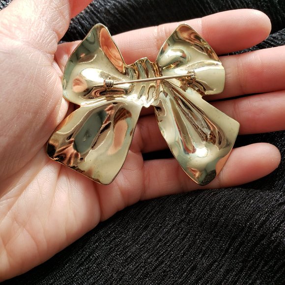 Vintage Large Gold Tone Bow with Rhinestone Centre Collar Pin - Picture 4 of 11